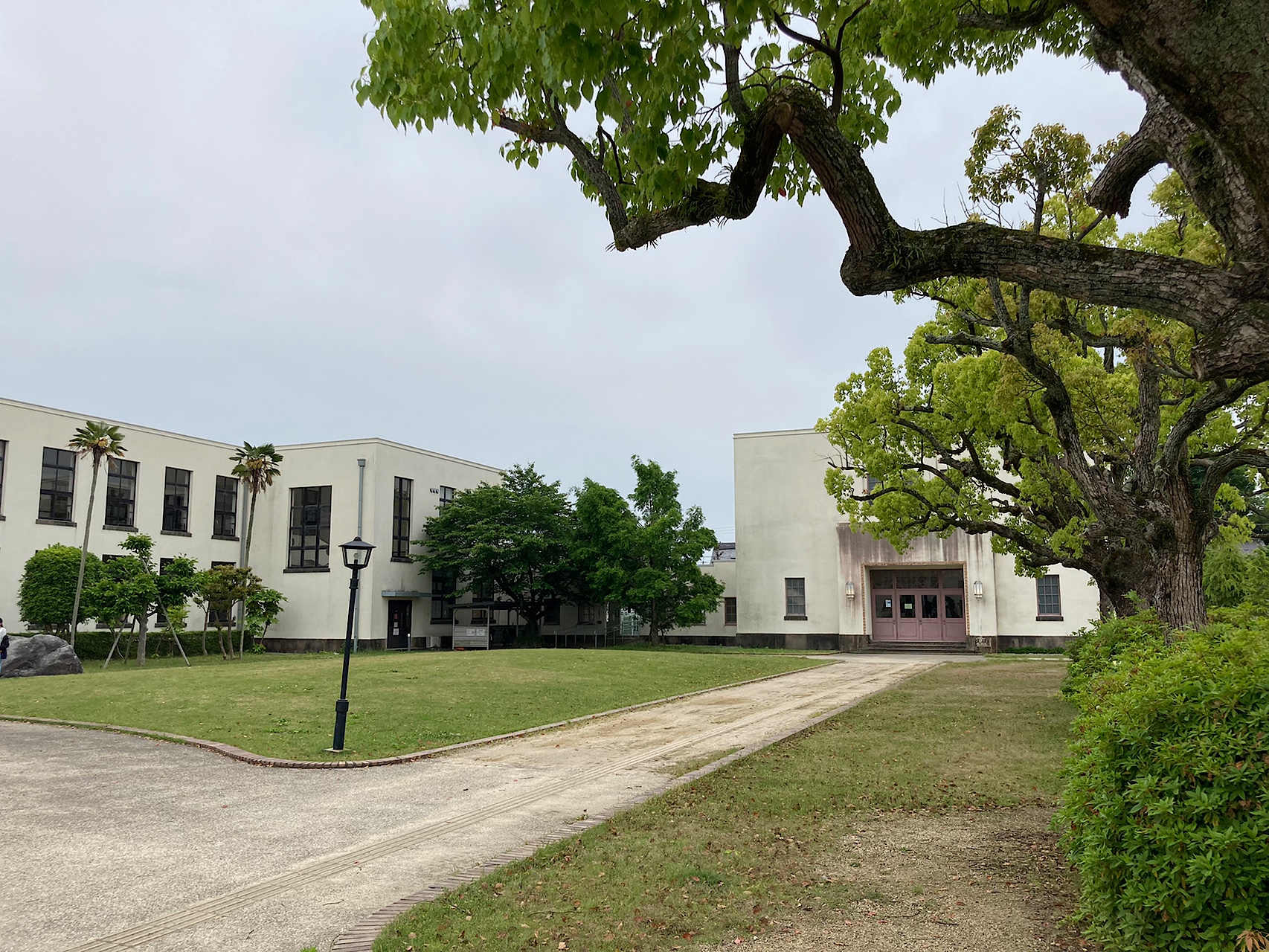 右边是大礼堂